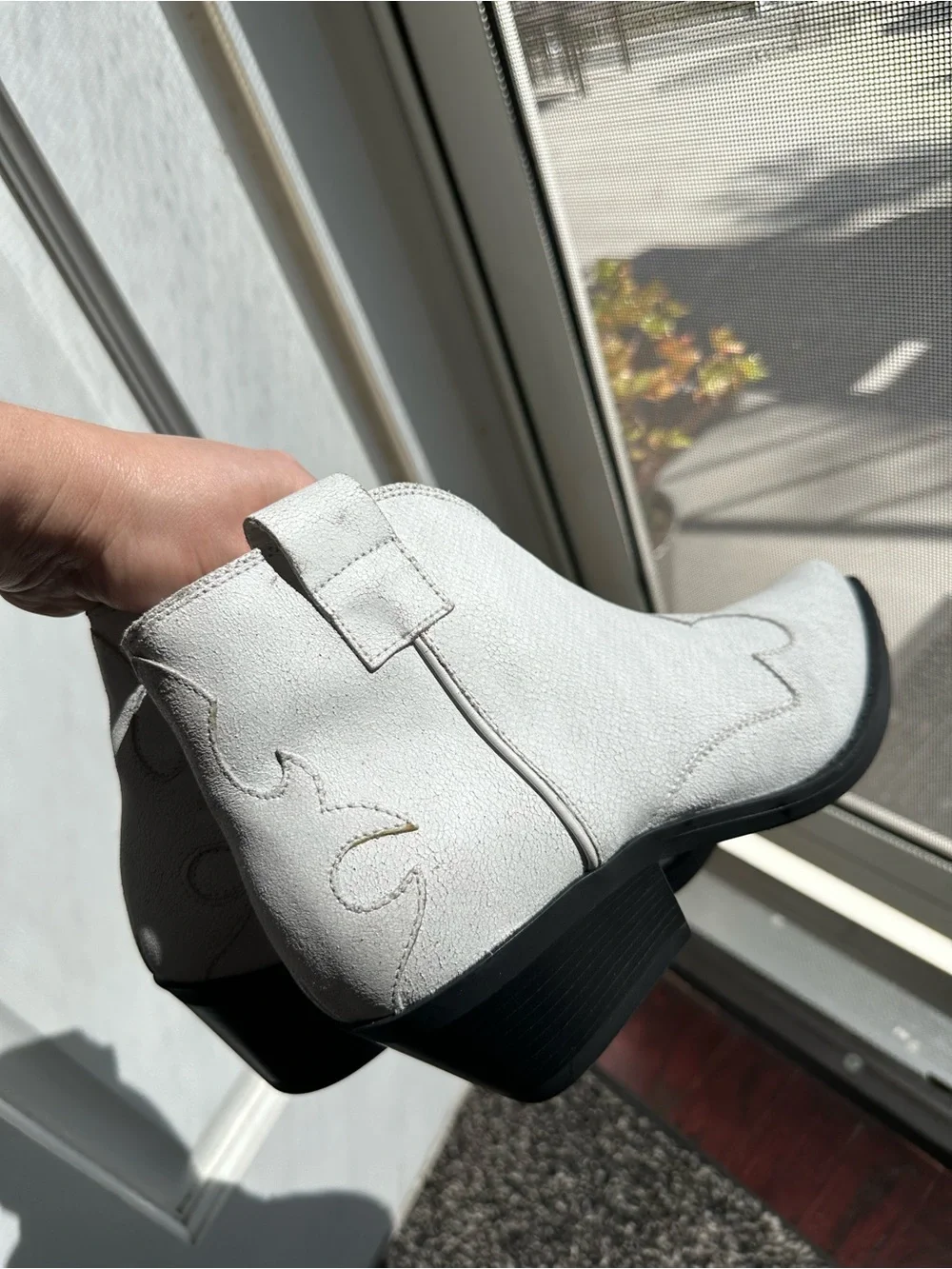 NWT Janet & Janet size 8 White Suede Ankle Booties with Side Zip